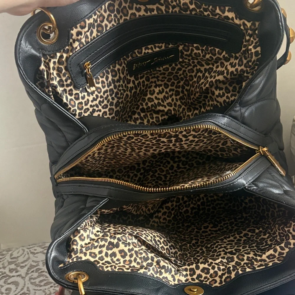 Betsey Johnson Rare Leopard XOMia 💎 Black Heart Quilted Bag w/Leopard Interior - Picture 8 of 10